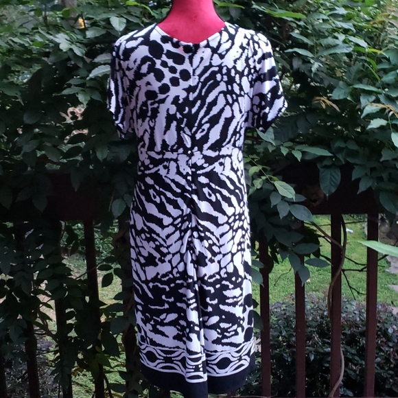 AB Studio Black & White Easy Dress Size Medium - Picture 7 of 10